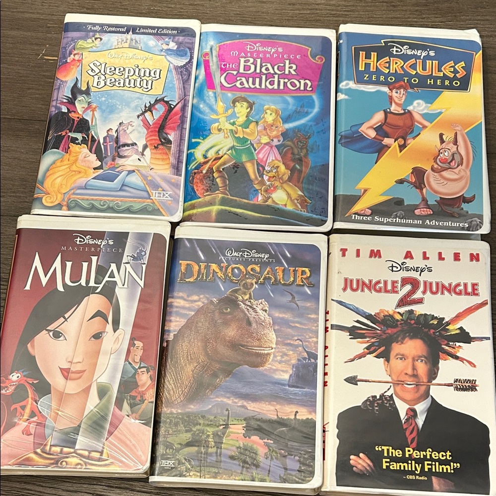 Disney Classic VHS Collection - Clamshell cases good condition 6 Tapes